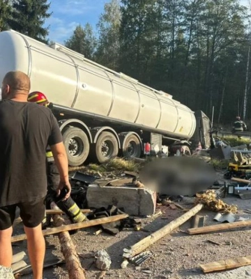 На Рівненщині автоцистерна з газом врізалася у блокпост, загинув поліцейський (ФОТО)