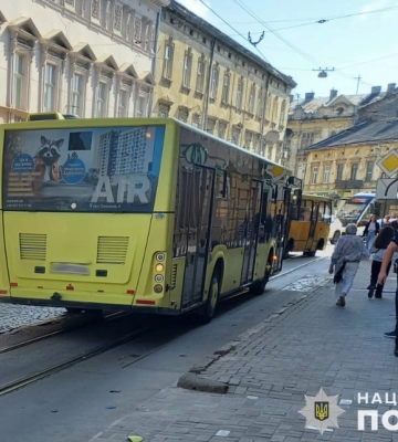 У Львові маршрутка травмувала пенсіонерку