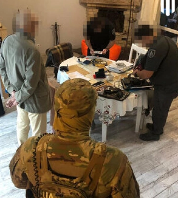 Закупили неякісний одяг для ЗСУ на 200 млн грн: На Дніпропетровщині викрито масштабну оборудку, - ДБР. ФОТОрепортаж