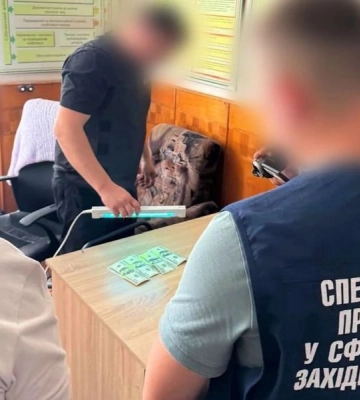 На Волині оштрафували працівницю ТЦК, яка вимагала 600 доларів за бронювання чоловіків