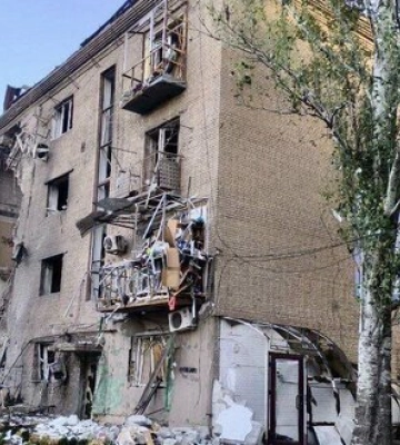 Війська РФ масовано вдарили КАБами по Запоріжжю: 5 поранених, зруйновано багатоповерхівку та будинки, під завалами можуть бути люди. ФОТОрепортаж