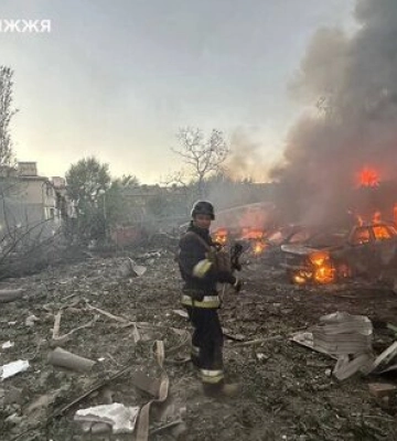 Наслідки авіаудару РФ по Запоріжжю: рятувальники шукають жінку під завалами багатоповерхівки. ФОТОрепортаж