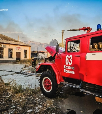 Авиаудары по селу Слатино: в ГСЧС сообщили подробности 