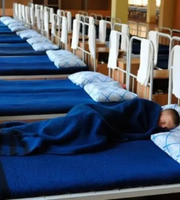 У Маріуполі росіяни перетворюють школи на військові казарми для дітей У Маріуполі росіяни перетворюють школи на військові казарми для дітей