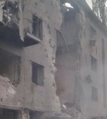 Удар РФ по Запоріжжю: рятувальники дістали жінку з-під завалів, її госпіталізували