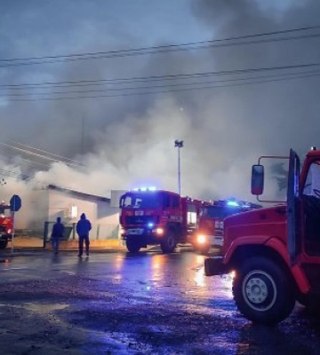 8 одиниць техніки та 62 рятувальника ліквідовували масштабну пожежу на Закарпатті