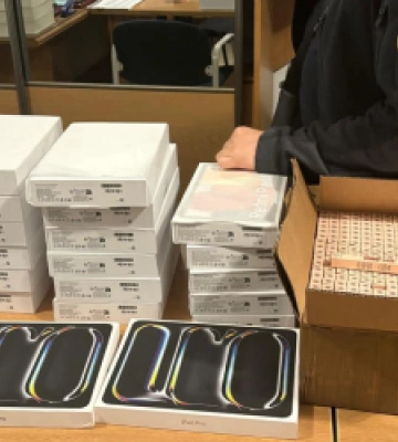 Львівські митники виявили у «Краковці» контрабанду Iphone 16 Pro на 3 млн грн