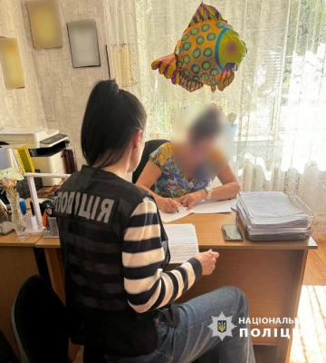 Посадовиця сільради з підрядником розікрали гроші на ремонті шкільного укриття