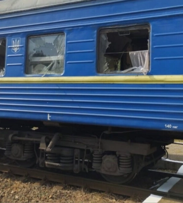 Ворог знову атакував FPV-дронами залізничний вокзал на Сумщині – є поранені