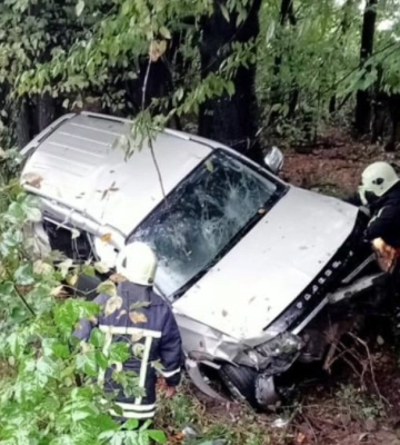 У Ямницькій громаді авто злетіло з дороги в кювет – знадобилась допомога рятувальників