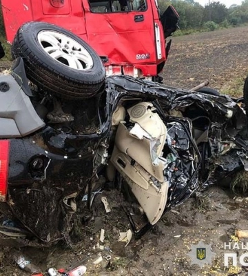У ДТП з бусом та відбійником на Тернопільщині загинув водій Volkswagen (ФОТО)