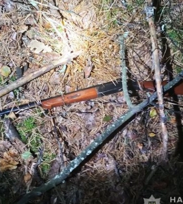 На Житомирщине мужчина пострелял автомобили из гладкоствольного оружия