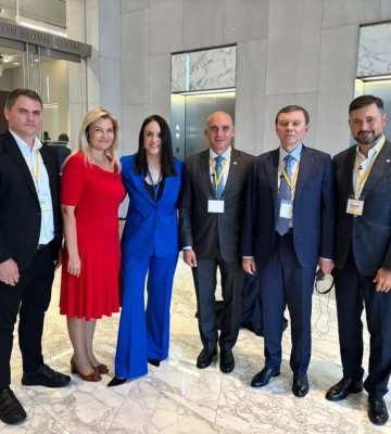 Мер Миколаєва Сєнкевич поїхав на конференцію до Вашингтону — говорив про проблеми з водою та навчання дітей