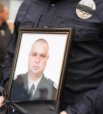 Трагічно загинув під час несення служби: на Рівненщині попрощались із поліцейським