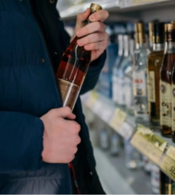 Поцупив продукти та алкоголь: на Волині затримали рецидивіста, який пограбував магазин