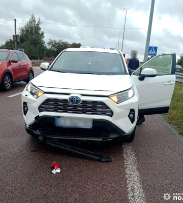 Автопригода у Рівненському районі: під колесами позашляховика тяжко травмувався пішохід