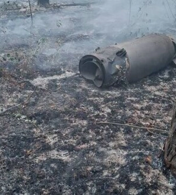 Після нічного обстрілу на Київщині гасять лісові пожежі. ФОТОрепортаж