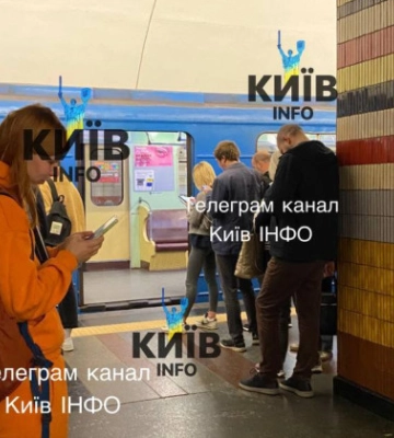 У столичному метро на колію впала жінка