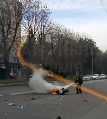 У Рівному посеред дороги горів мотоцикл У Рівному посеред дороги горів мотоцикл