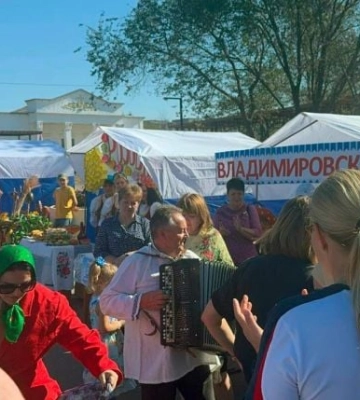 Матрёшка головного мозга - рашисты в Мелитополе провели вместо Дня города фестиваль песни