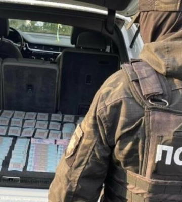 На Львівщині викрили шахраїв, які займалися збутом підроблених доларів
