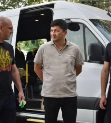 Міжнародна співпраця: Екскаватори й мікроавтобуси для громад та спортсменів