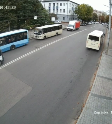 У Луцьку зіткнулися дві маршрутки: відео аварії