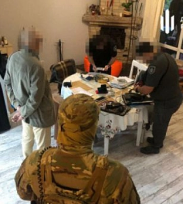 Екскомандира військової частини на Дніпропетровщині підозрюють у закупівлі неякісного одягу на 200 млн гривень