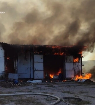 Рашисти вдарили касетними боєприпасами по сільгосппідприємству на Харківщині