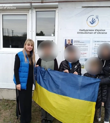 Після року в окупації: трьох українських дітей та їх маму повернули на підконтрольну Україні територію