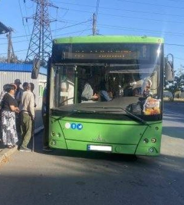 "Один автобус ходить раз на годину": миколаївці скаржаться на відсутність громадського транспорту у вечірній час