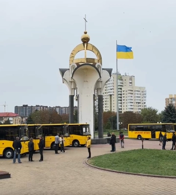 Навчальні заклади Волині отримали 8 шкільних автобусів