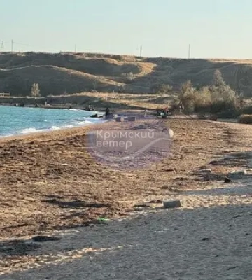 Шторм викинув на берег бонові загородження, встановлені для захисту Керченського мосту