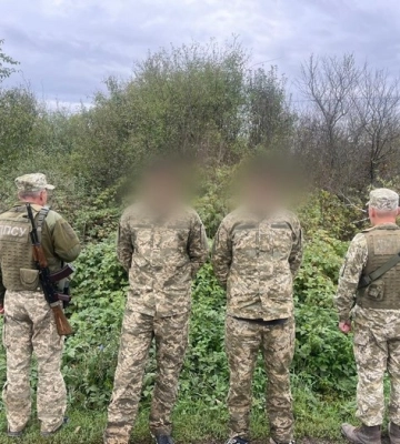Двоє чоловіків намагалися потрапити в Угорщину, вдаючи з себе військових