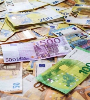 Курс валют в Україні 1 жовтня 2024 року: скільки коштує долар і євро