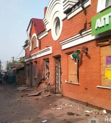 Війська РФ ударили по центру Херсона, коли Україна хвилиною мовчання вшановувала памʼять загиблих захисників: убили та поранили людей
