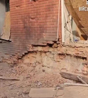 росіяни вдарили по ринку в Херсоні: загинули семеро людей  (ФОТО)