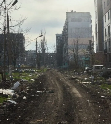 В Угледаре сейчас остается более 100 человек, но завозить гумпомощь почти невозможно - ОВА