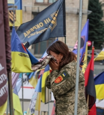 У містах України мовчанням вшанували пам&#039;ять загиблих захисників і захисниць (ФОТО)