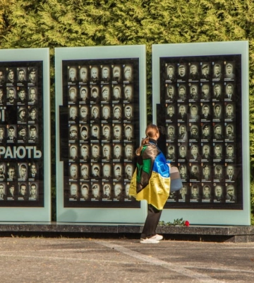 Дніпро зупинився, аби вшанувати пам’ять полеглих Героїв під час акції до Загальнонаціональної хвилини мовчання