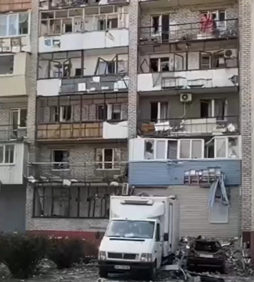 Взрывы в Запорожье: враг попал по жилому дому – есть раненые и погибший