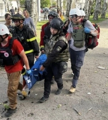 Удар по Запоріжжю: з пошкодженої багатоповерхівки деблокували всіх людей