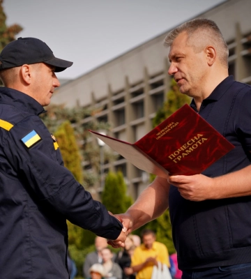У День захисників два рятувальники з Черкас отримали нагороди