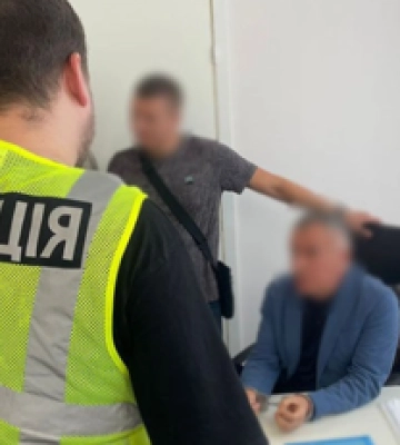 Радник керівника медуніверситету в Києві отримав підозду у фіктивному зарахуванні іноземців