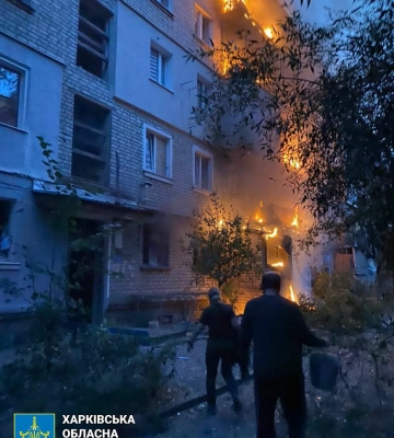 Россияне ударили по Купянску из РСЗО: двое пострадавших, пылают дома (видео)