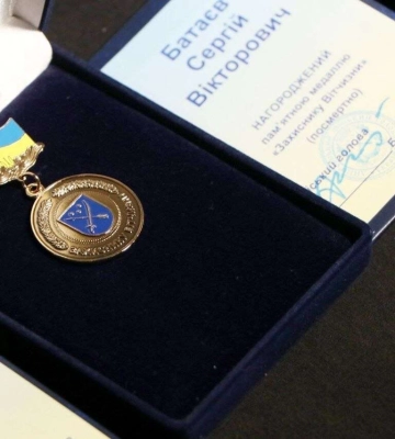 Дніпро зупинився, аби вшанувати пам’ять полеглих Героїв під час акції до Загальнонаціональної хвилини мовчання