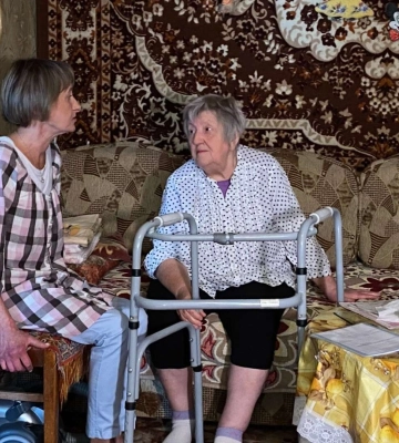 У Дніпрі соціальні працівники щодня допомагають людям похилого віку