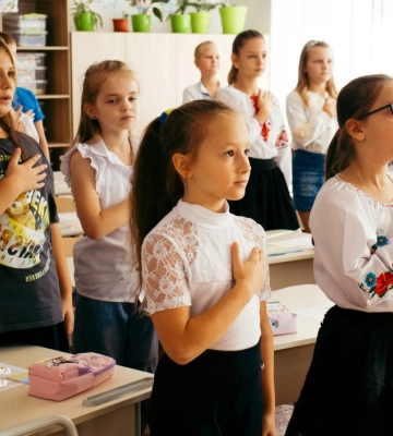 У День захисників і захисниць України школярі Дніпра збирали бокси підтримки