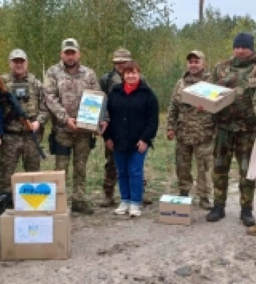 Жителі Волині передали гостинці військовим