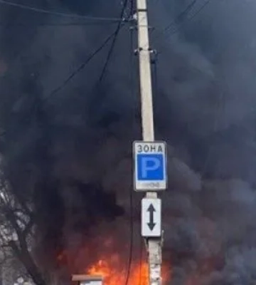 Атака на автобус у передмісті Херсона: 54-річна жінка дістала вибухову травму